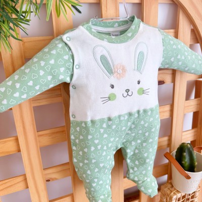 Macacão Trape Zape- Coelhinha com Flor Amarela - Verde com Coraçãozinho  